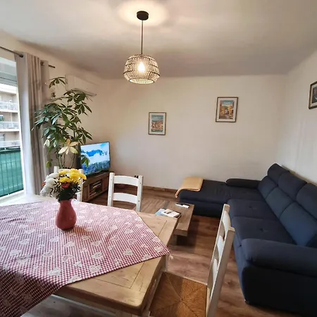 Charming T3 With Balconies In