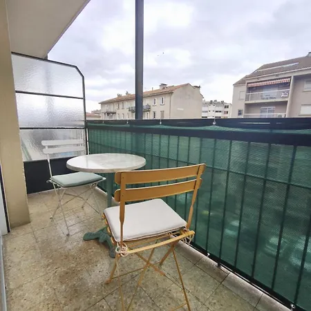 Charming T3 With Balconies In *