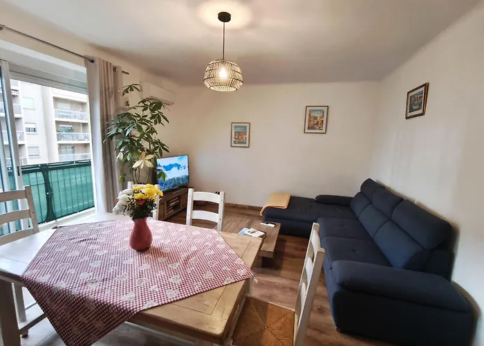 Charming T3 With Balconies In