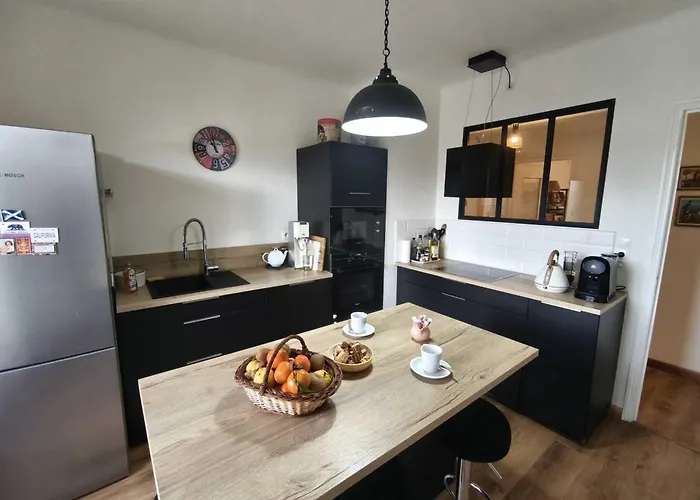 Charming T3 With Balconies In Appartement *