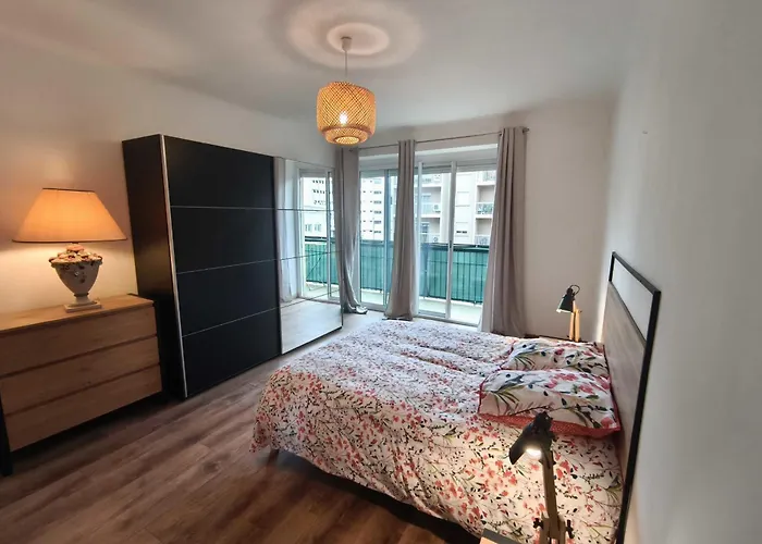 Charming T3 With Balconies In Appartement *