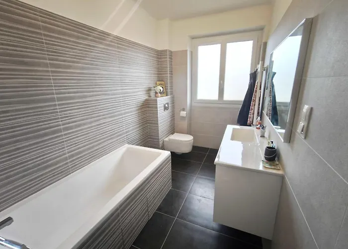 Charming T3 With Balconies In Appartement